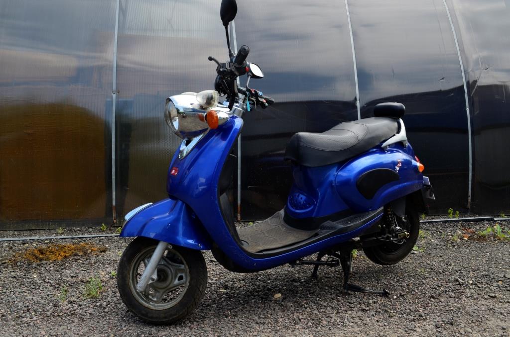 Custom двух местного скутера на Электротягу с моторколесом 1500W